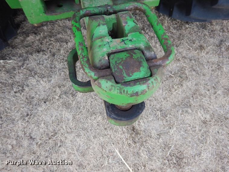 image for item DJ3015 2005 John Deere 8520 MFWD tractor