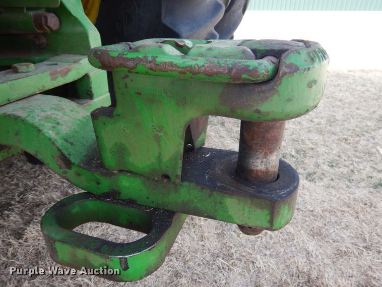 image for item DJ3015 2005 John Deere 8520 MFWD tractor