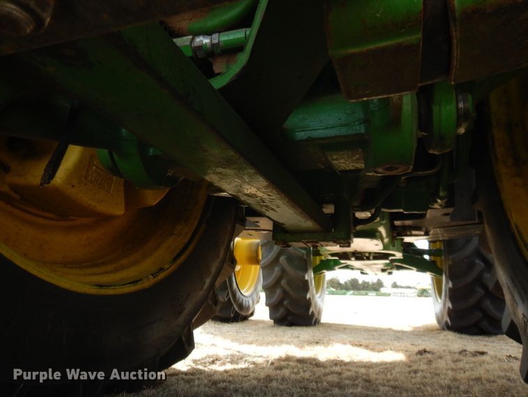image for item DJ3015 2005 John Deere 8520 MFWD tractor