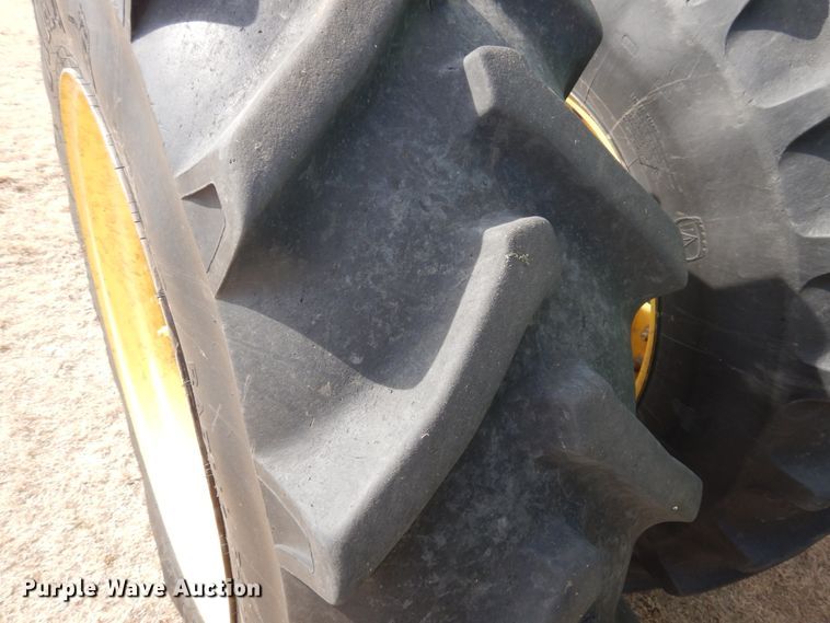 image for item DJ3015 2005 John Deere 8520 MFWD tractor