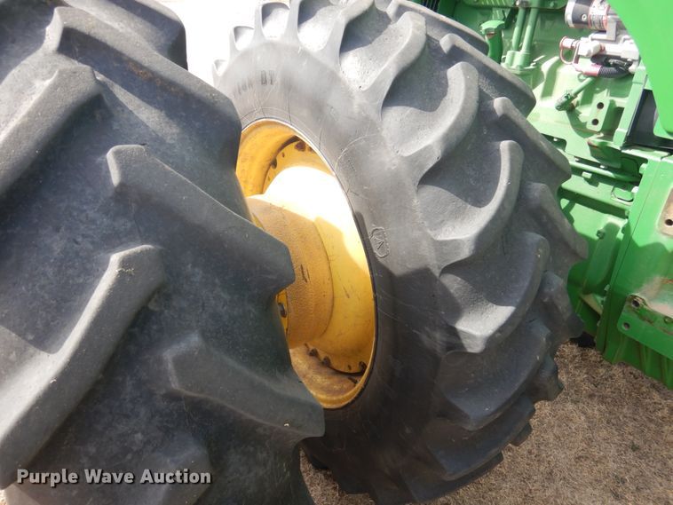 image for item DJ3015 2005 John Deere 8520 MFWD tractor