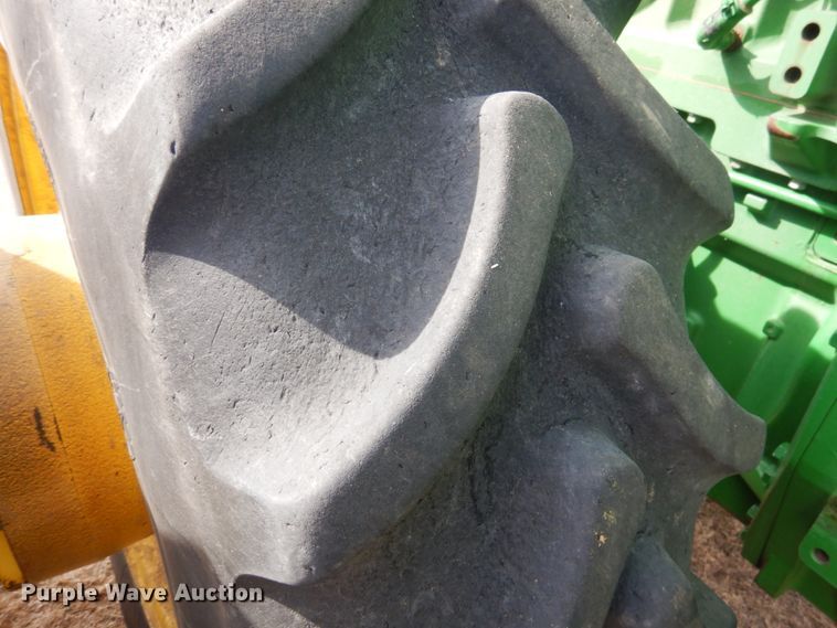 image for item DJ3015 2005 John Deere 8520 MFWD tractor