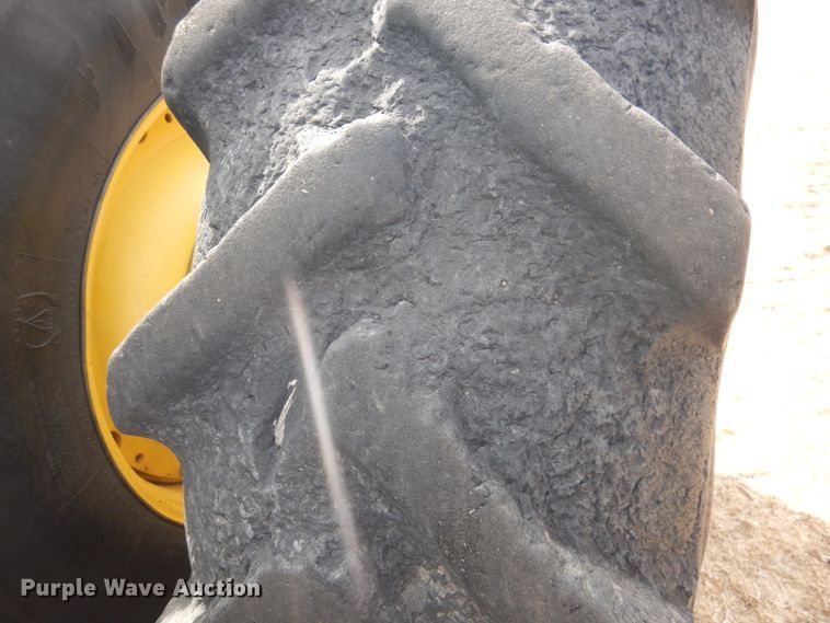 image for item DJ3015 2005 John Deere 8520 MFWD tractor