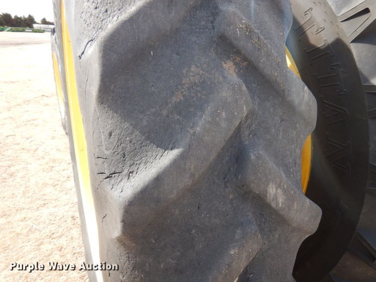 image for item DJ3015 2005 John Deere 8520 MFWD tractor