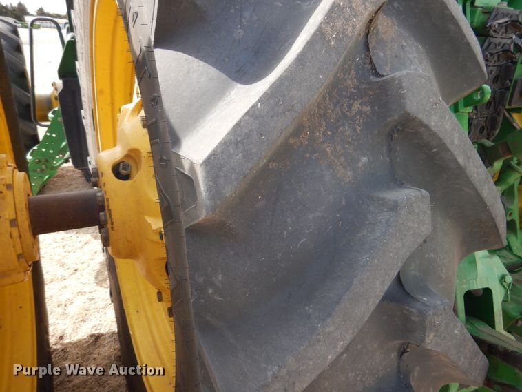 image for item DJ3015 2005 John Deere 8520 MFWD tractor