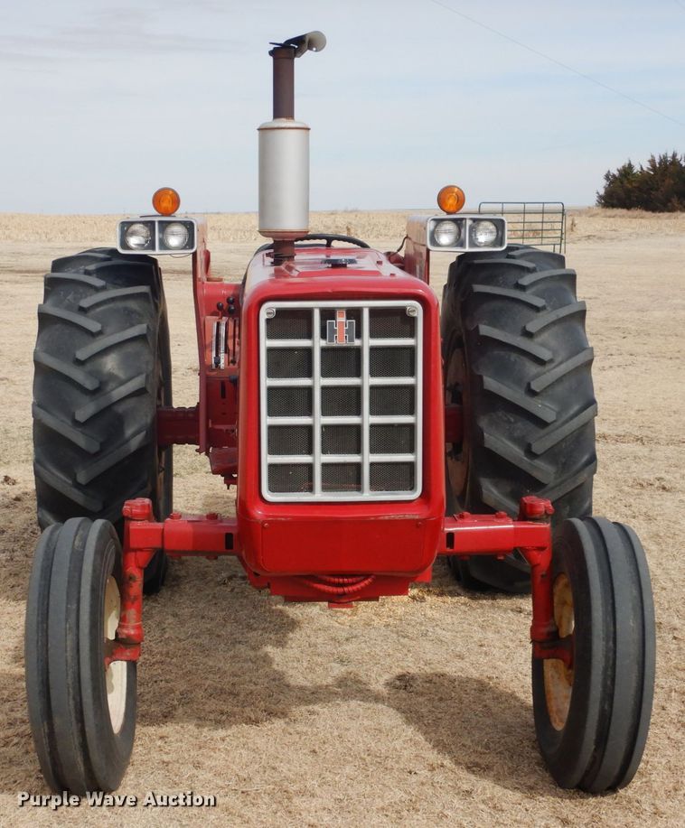 image for item DJ3017 1975 International 674 tractor