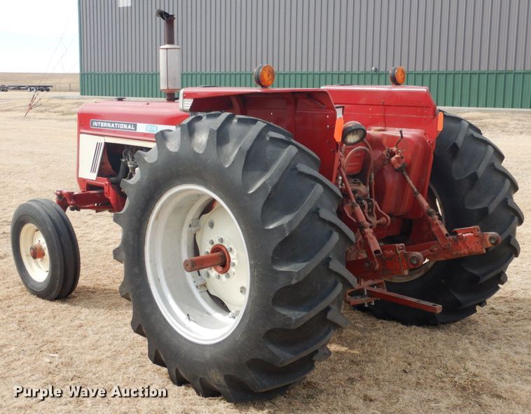 image for item DJ3017 1975 International 674 tractor