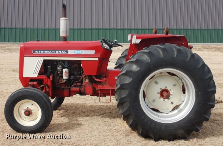 image for item DJ3017 1975 International 674 tractor
