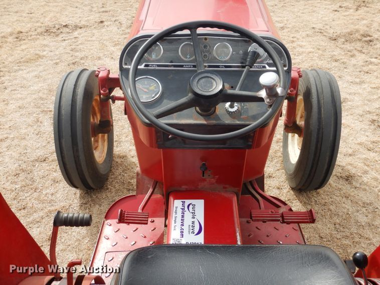 image for item DJ3017 1975 International 674 tractor