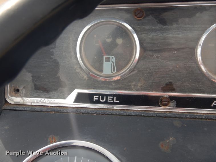 image for item DJ3017 1975 International 674 tractor