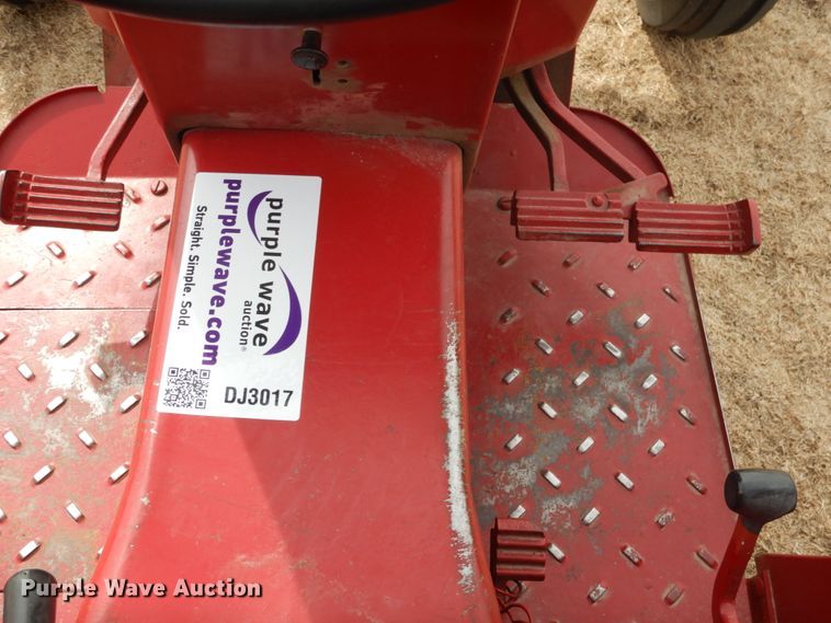 image for item DJ3017 1975 International 674 tractor