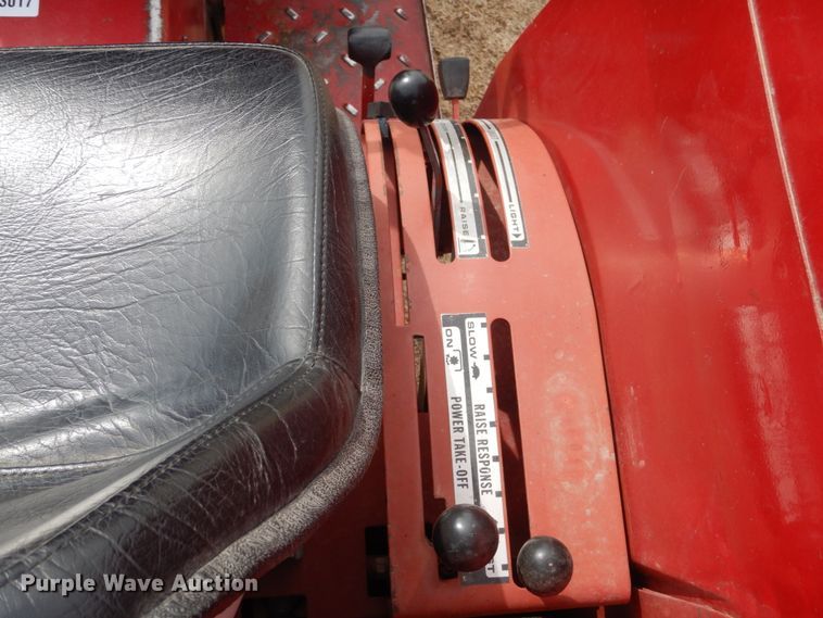 image for item DJ3017 1975 International 674 tractor