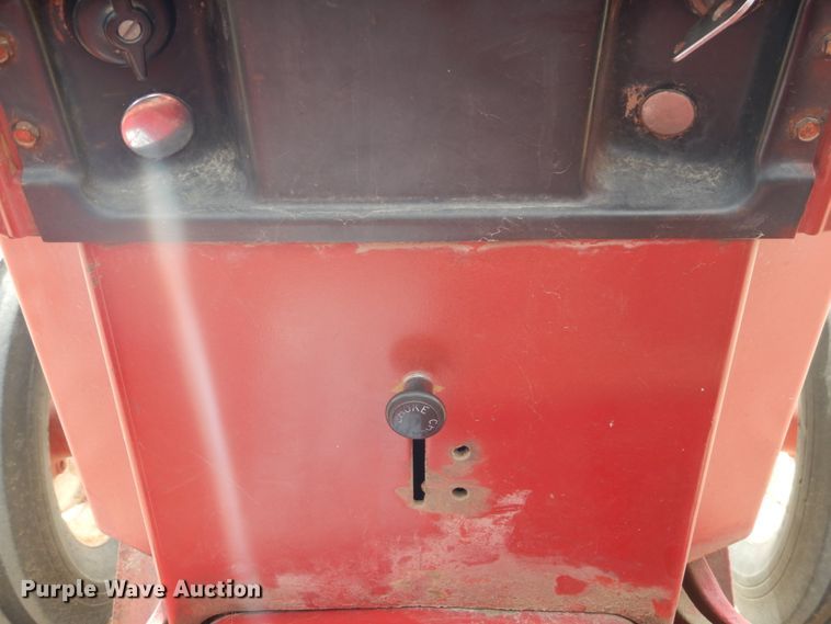 image for item DJ3017 1975 International 674 tractor