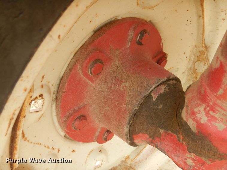 image for item DJ3017 1975 International 674 tractor