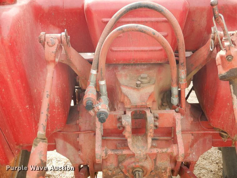 image for item DJ3017 1975 International 674 tractor