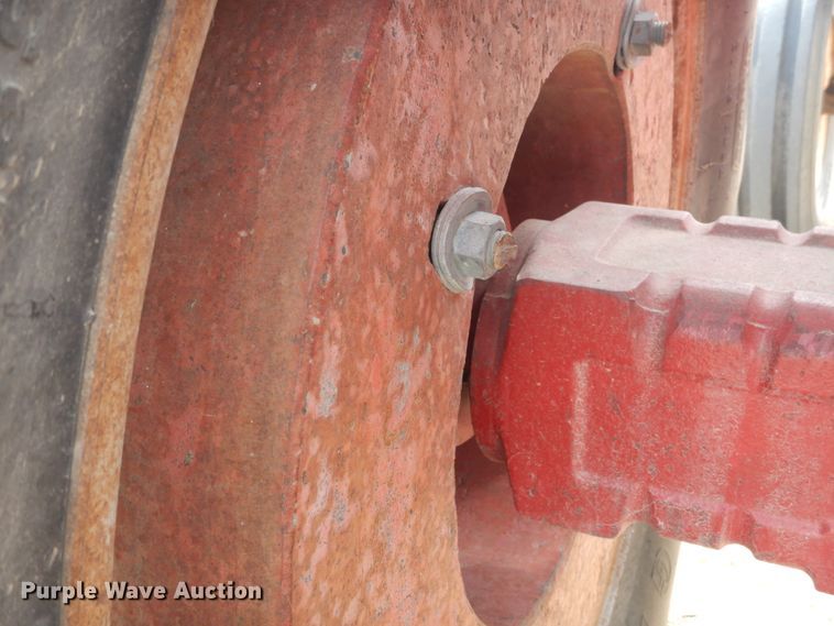 image for item DJ3017 1975 International 674 tractor