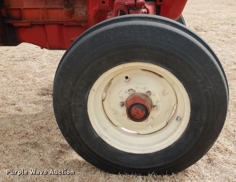 image for item DJ3017 1975 International 674 tractor