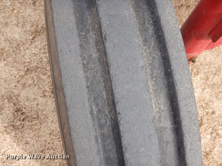 image for item DJ3017 1975 International 674 tractor