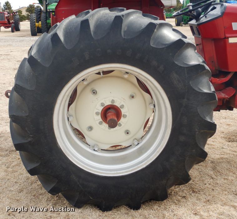 image for item DJ3017 1975 International 674 tractor