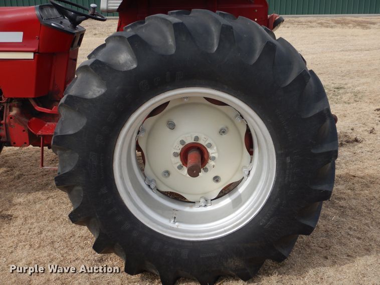 image for item DJ3017 1975 International 674 tractor