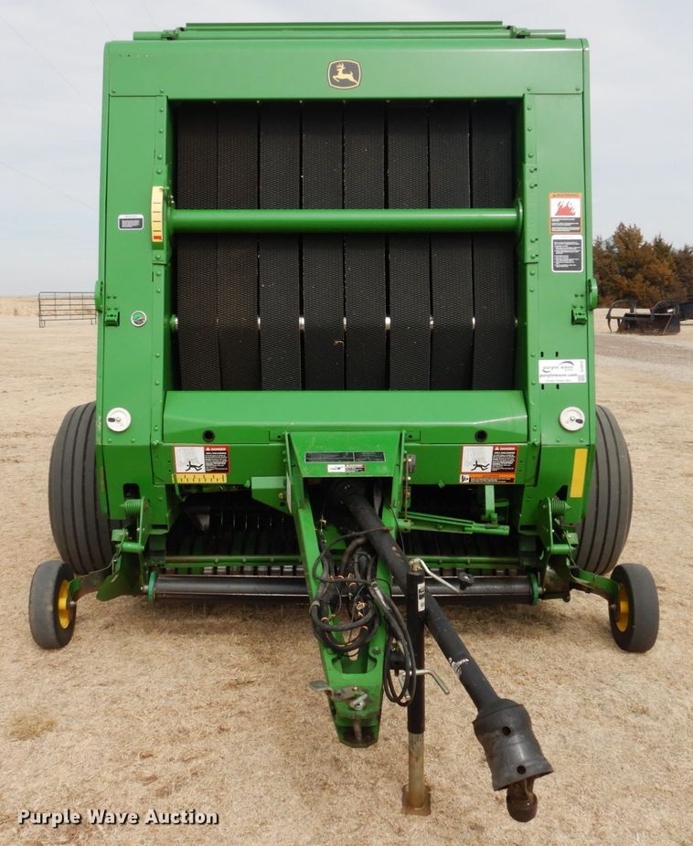 image for item DJ3018 2011 John Deere 568 round baler