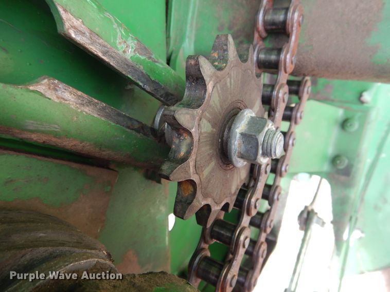 image for item DJ3018 2011 John Deere 568 round baler