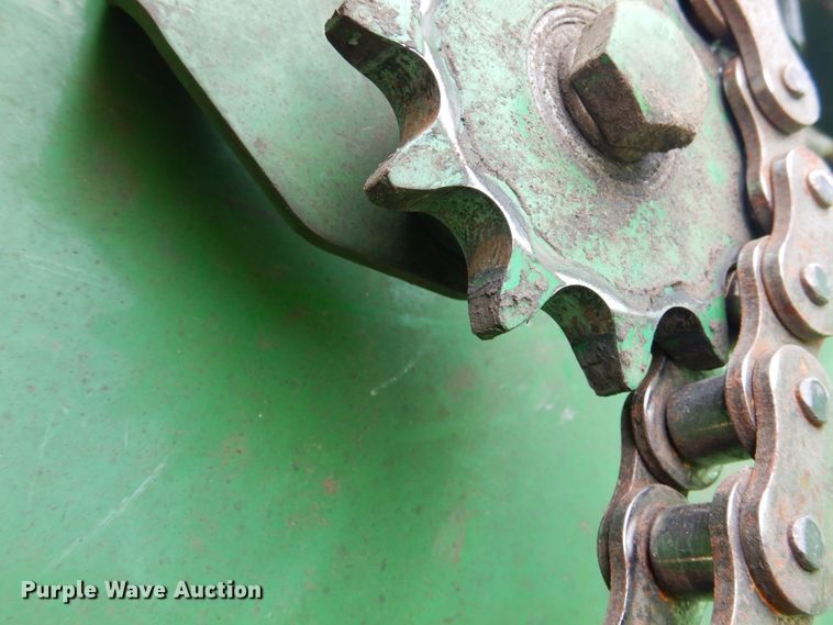 image for item DJ3018 2011 John Deere 568 round baler