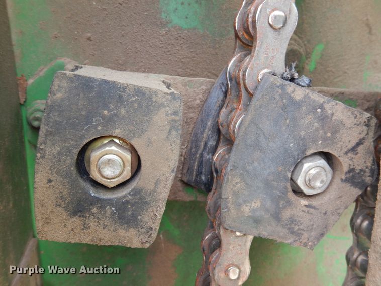 image for item DJ3018 2011 John Deere 568 round baler