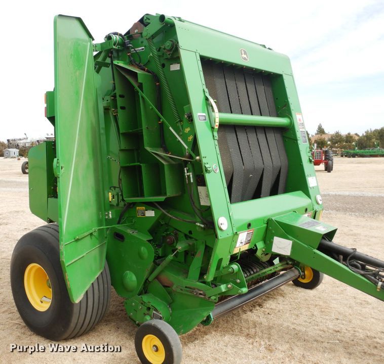 image for item DJ3018 2011 John Deere 568 round baler