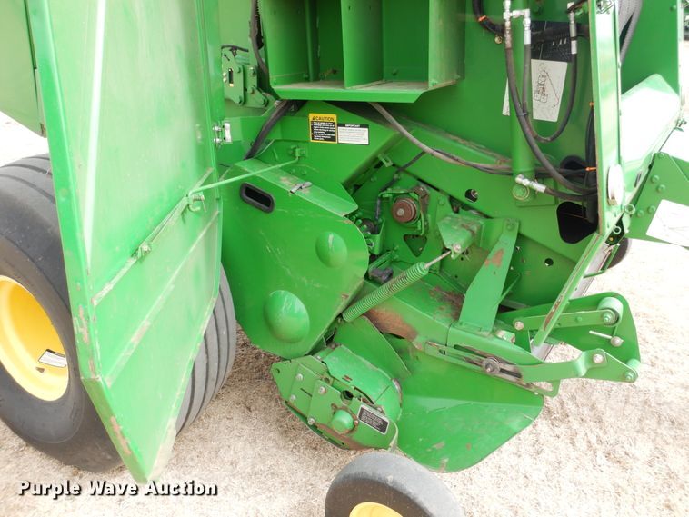 image for item DJ3018 2011 John Deere 568 round baler