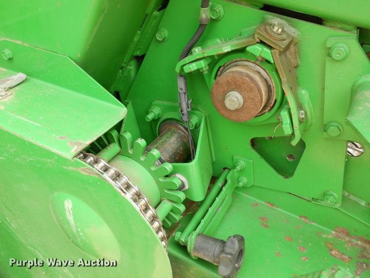 image for item DJ3018 2011 John Deere 568 round baler