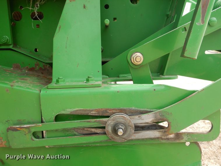 image for item DJ3018 2011 John Deere 568 round baler