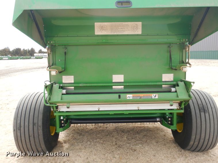 image for item DJ3018 2011 John Deere 568 round baler