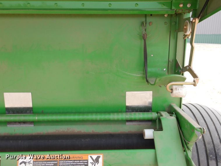 image for item DJ3018 2011 John Deere 568 round baler