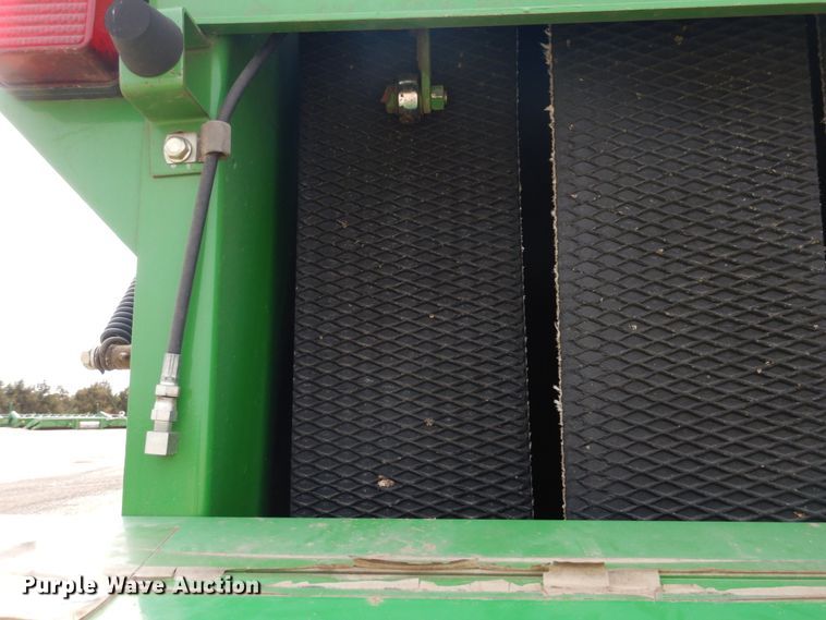 image for item DJ3018 2011 John Deere 568 round baler