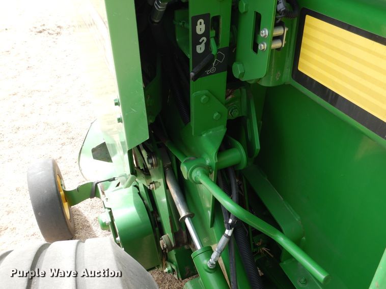 image for item DJ3018 2011 John Deere 568 round baler