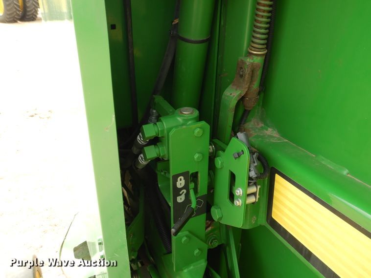 image for item DJ3018 2011 John Deere 568 round baler