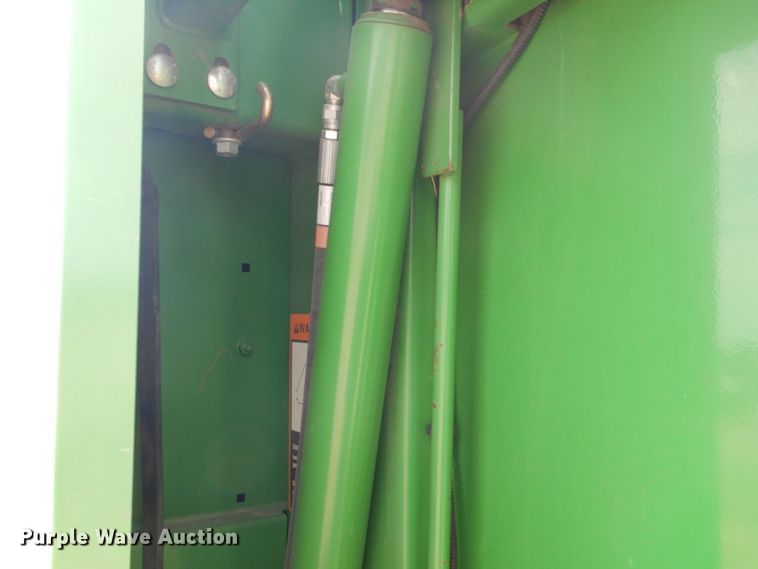 image for item DJ3018 2011 John Deere 568 round baler