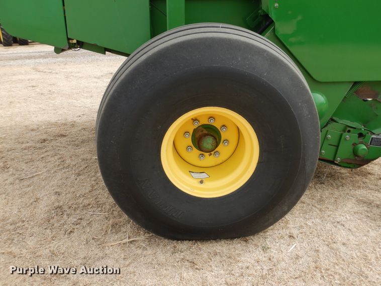 image for item DJ3018 2011 John Deere 568 round baler
