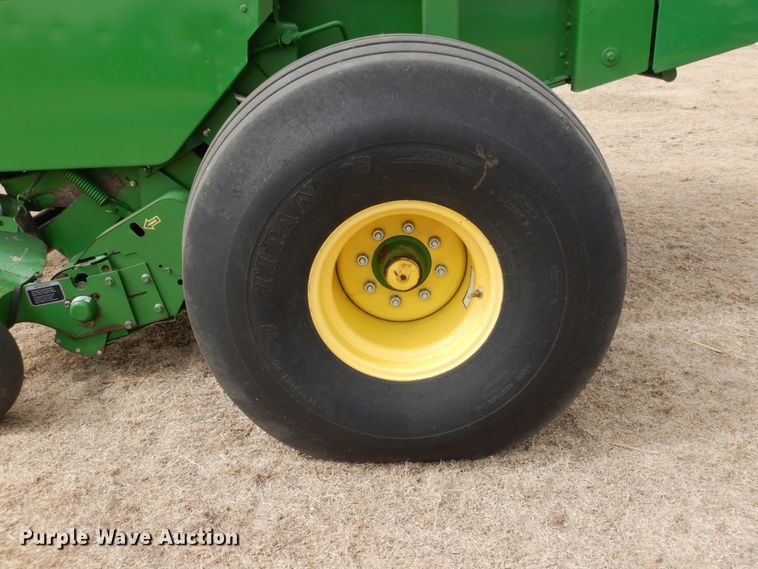 image for item DJ3018 2011 John Deere 568 round baler