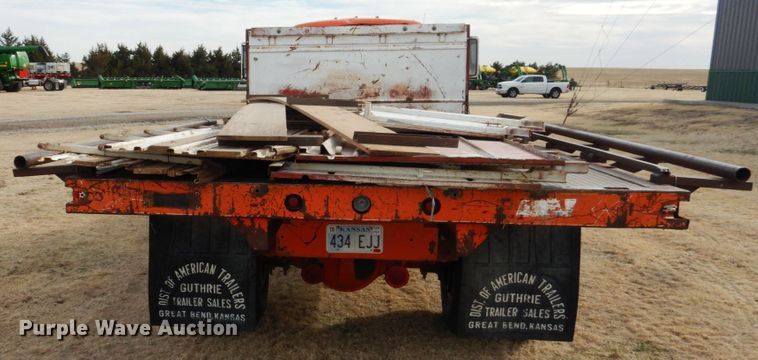 image for item DJ3025 1976 International Loadstar 1700 grain truck