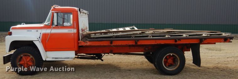 image for item DJ3025 1976 International Loadstar 1700 grain truck