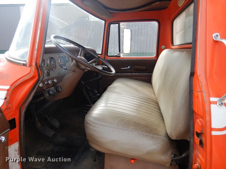 image for item DJ3025 1976 International Loadstar 1700 grain truck