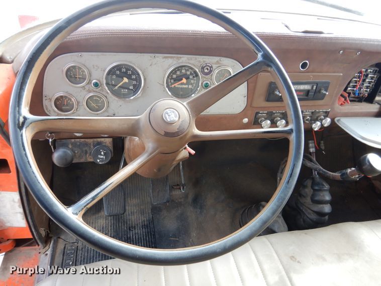 image for item DJ3025 1976 International Loadstar 1700 grain truck