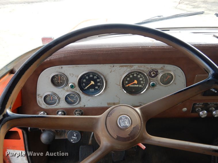 image for item DJ3025 1976 International Loadstar 1700 grain truck