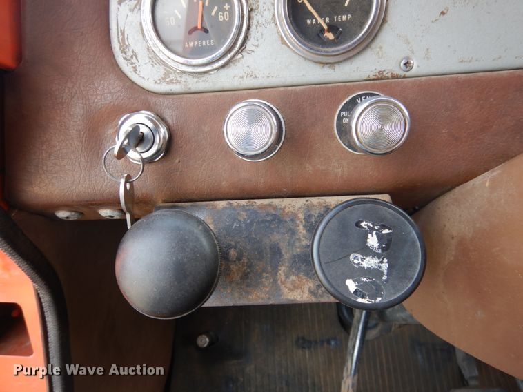 image for item DJ3025 1976 International Loadstar 1700 grain truck