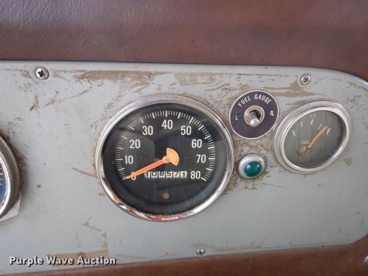 image for item DJ3025 1976 International Loadstar 1700 grain truck