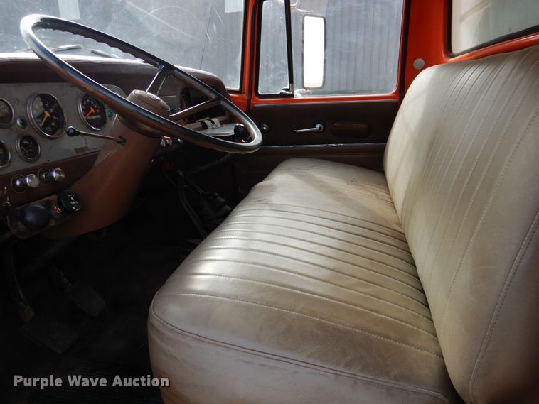 image for item DJ3025 1976 International Loadstar 1700 grain truck