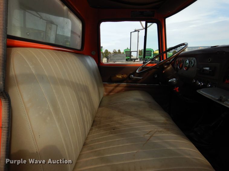 image for item DJ3025 1976 International Loadstar 1700 grain truck