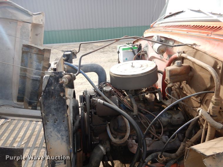 image for item DJ3025 1976 International Loadstar 1700 grain truck